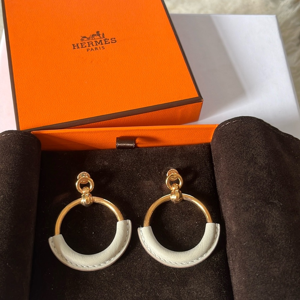 Hermès Loop Hoop Earrings in Pale Gray Leather